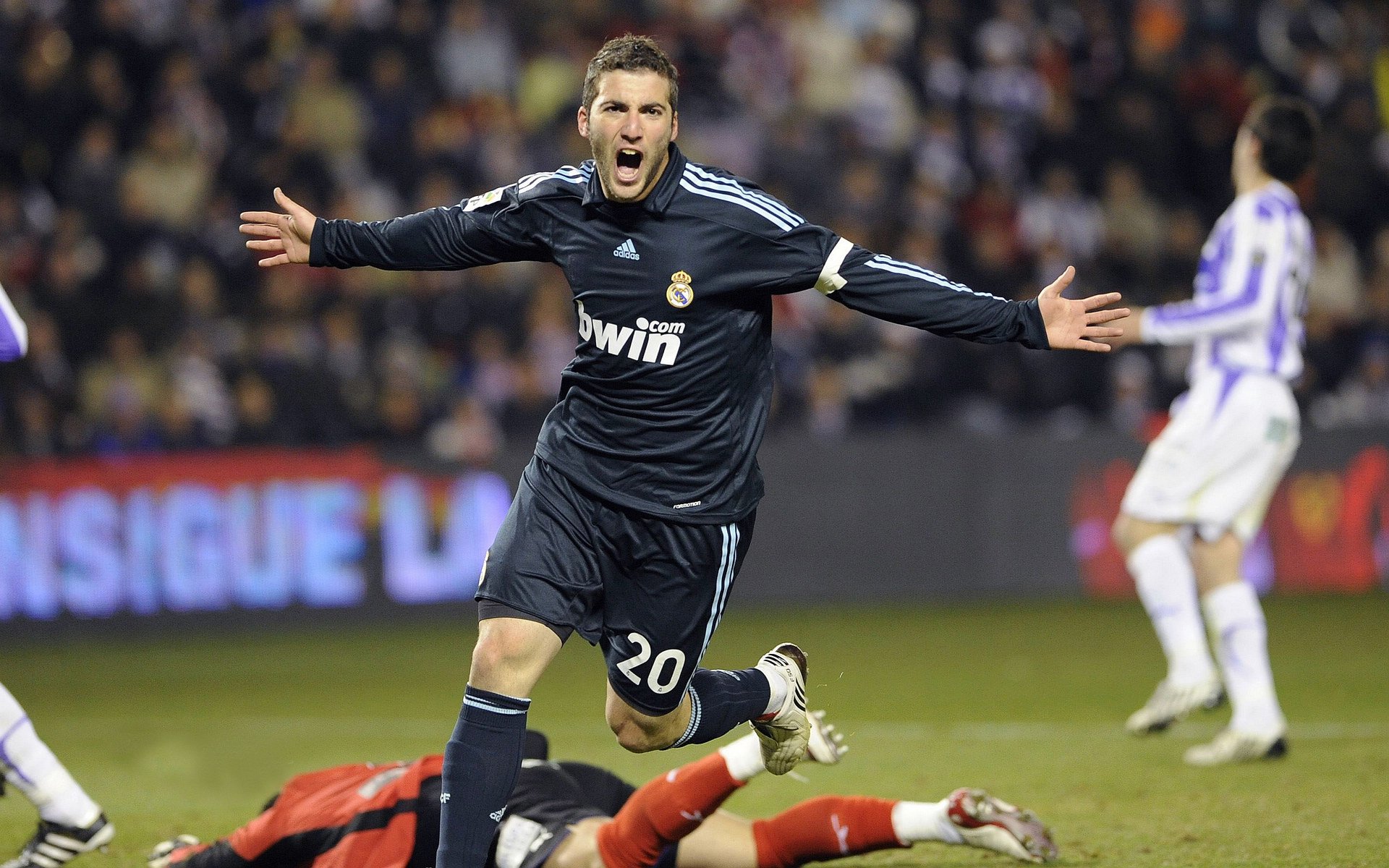 开云体育官方网站-楚阿梅尼爆发，哥伦比亚血拼英格兰，足球场上的新殖民战争