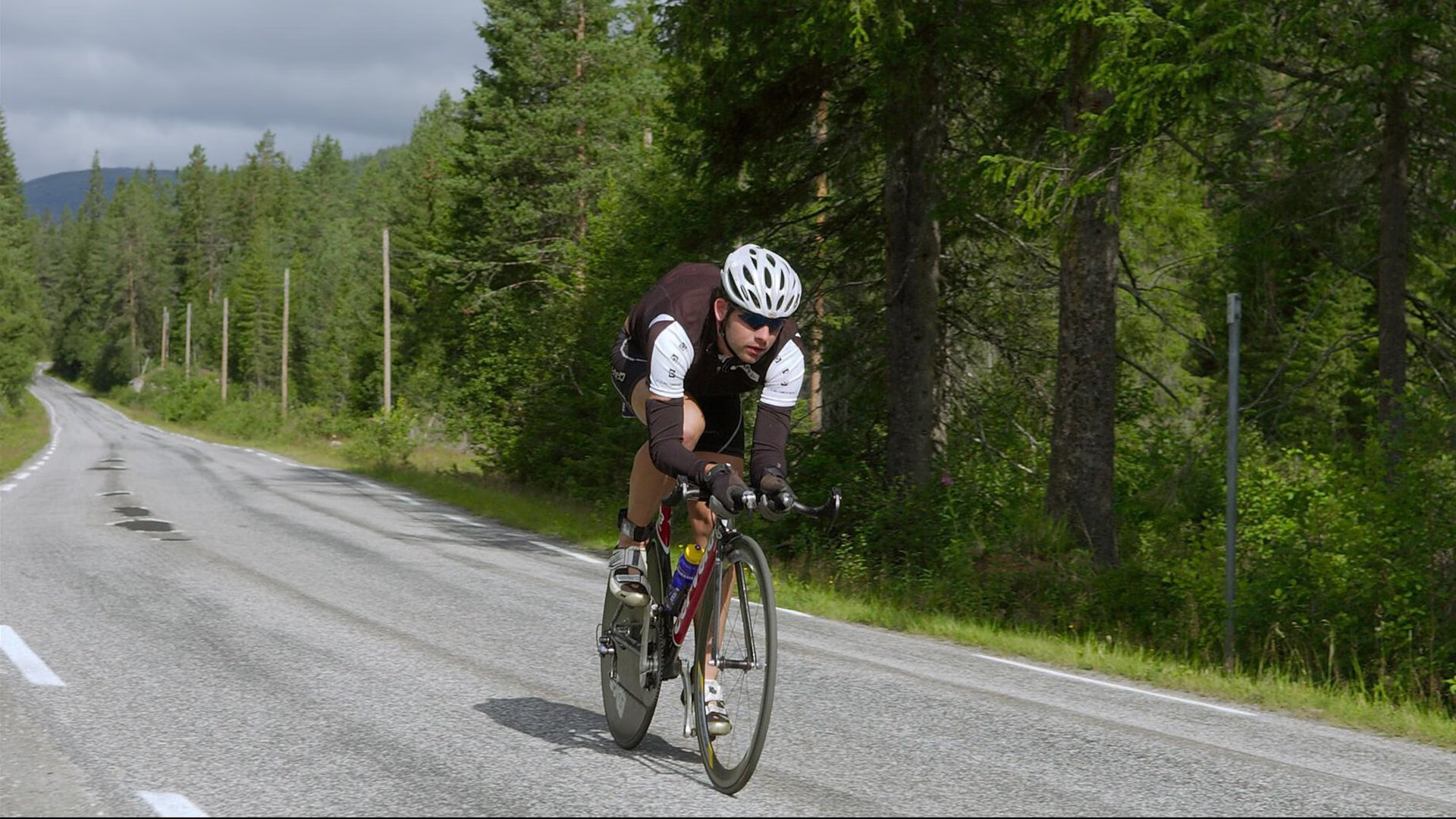 开云体育2026-欧冠决赛焦点战，勒沃库森连续得分压制，战术智慧击溃伊拉克铁壁