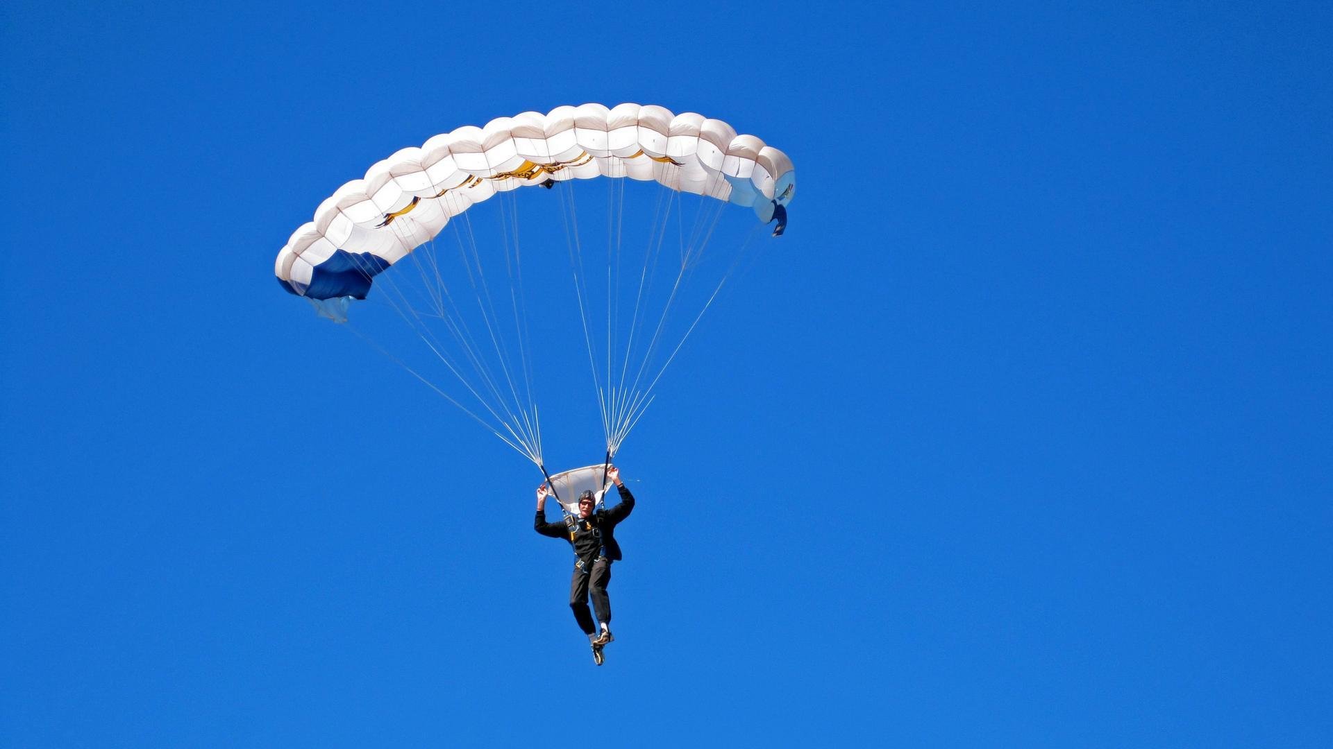 开云下载-乔治一剑封喉，雄鹿提前终结悬念的背后是篮球哲学的胜利  第2张